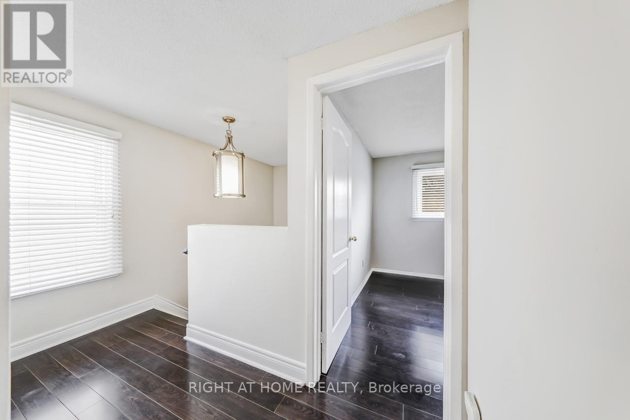 












9 - 9 ASHTON CRESCENT

,
Brampton (Central Park),




Ontario
L6S3J9

