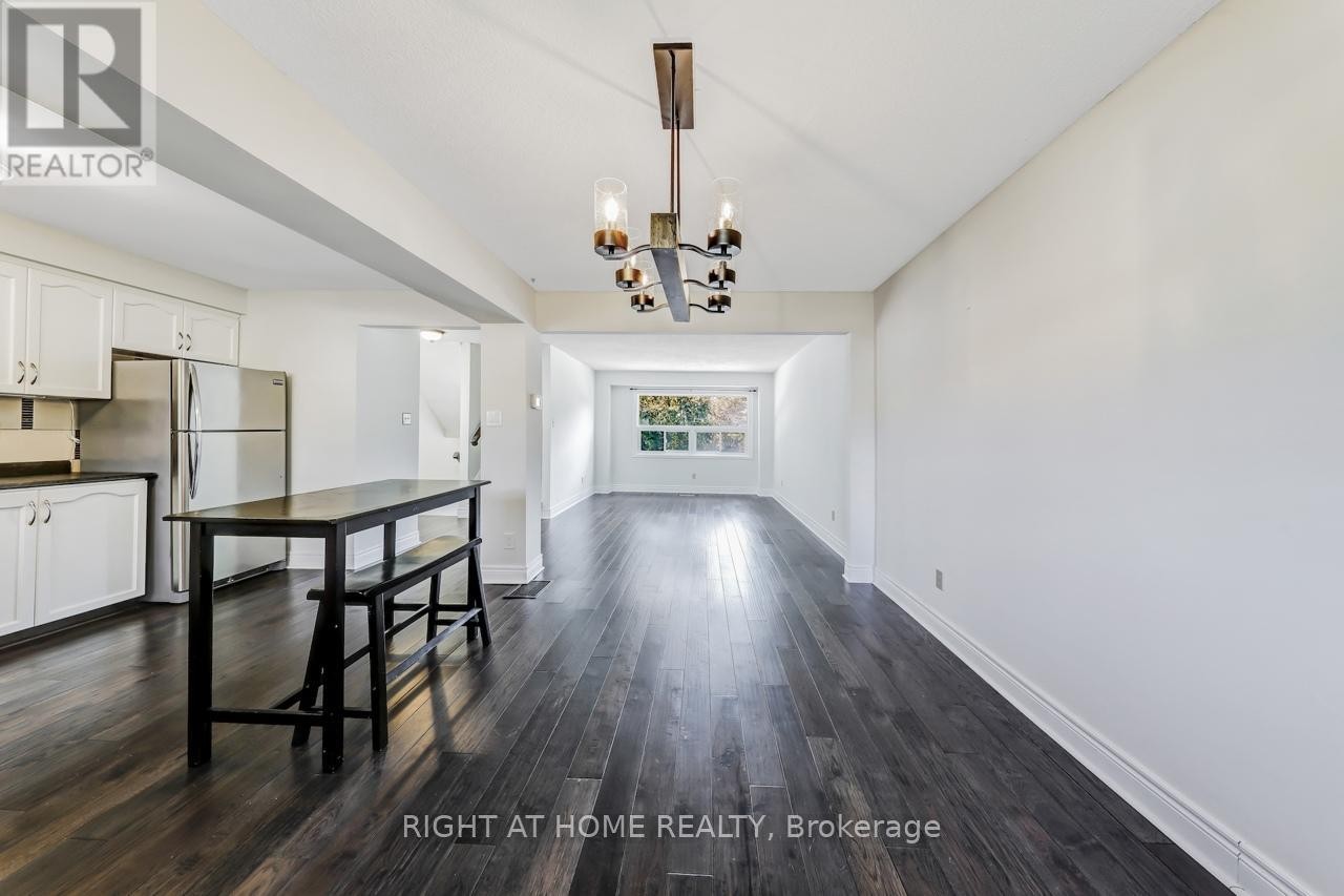 












9 - 9 ASHTON CRESCENT

,
Brampton (Central Park),




Ontario
L6S3J9

