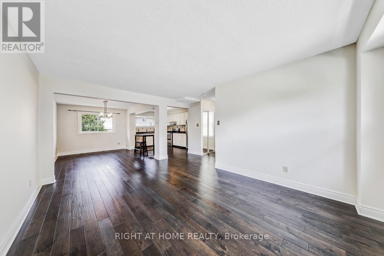 












9 - 9 ASHTON CRESCENT

,
Brampton (Central Park),




Ontario
L6S3J9

