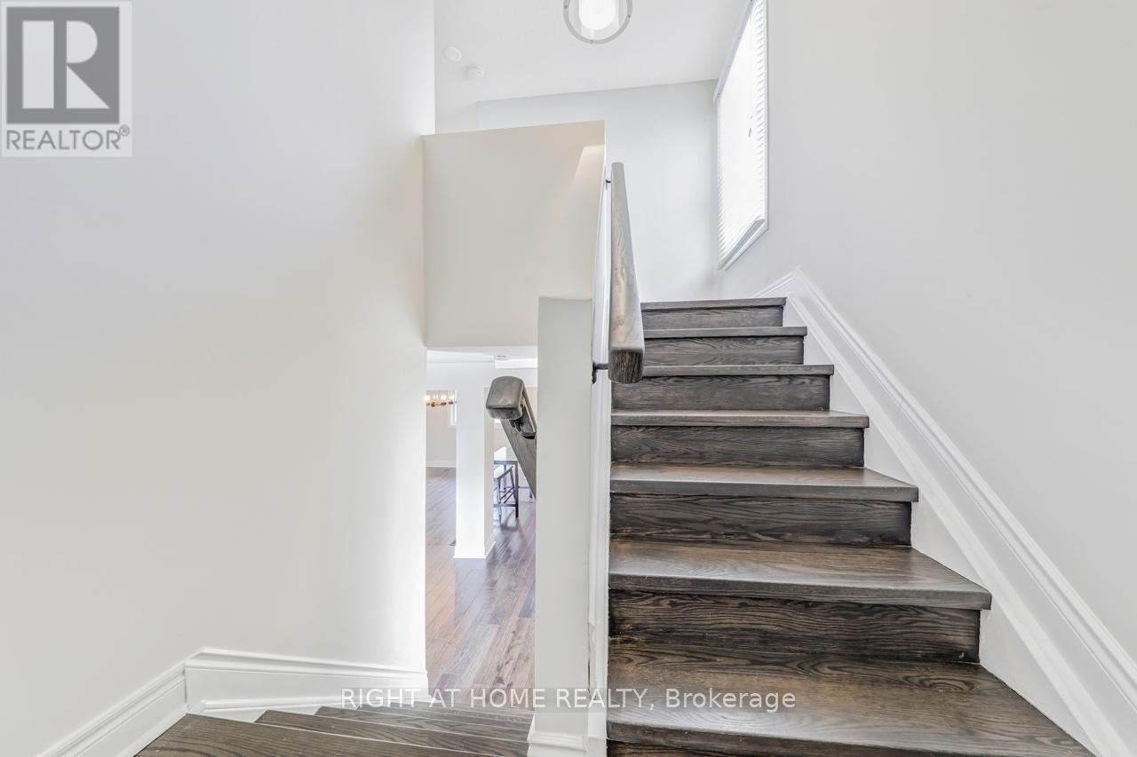 












9 - 9 ASHTON CRESCENT

,
Brampton (Central Park),




Ontario
L6S3J9

