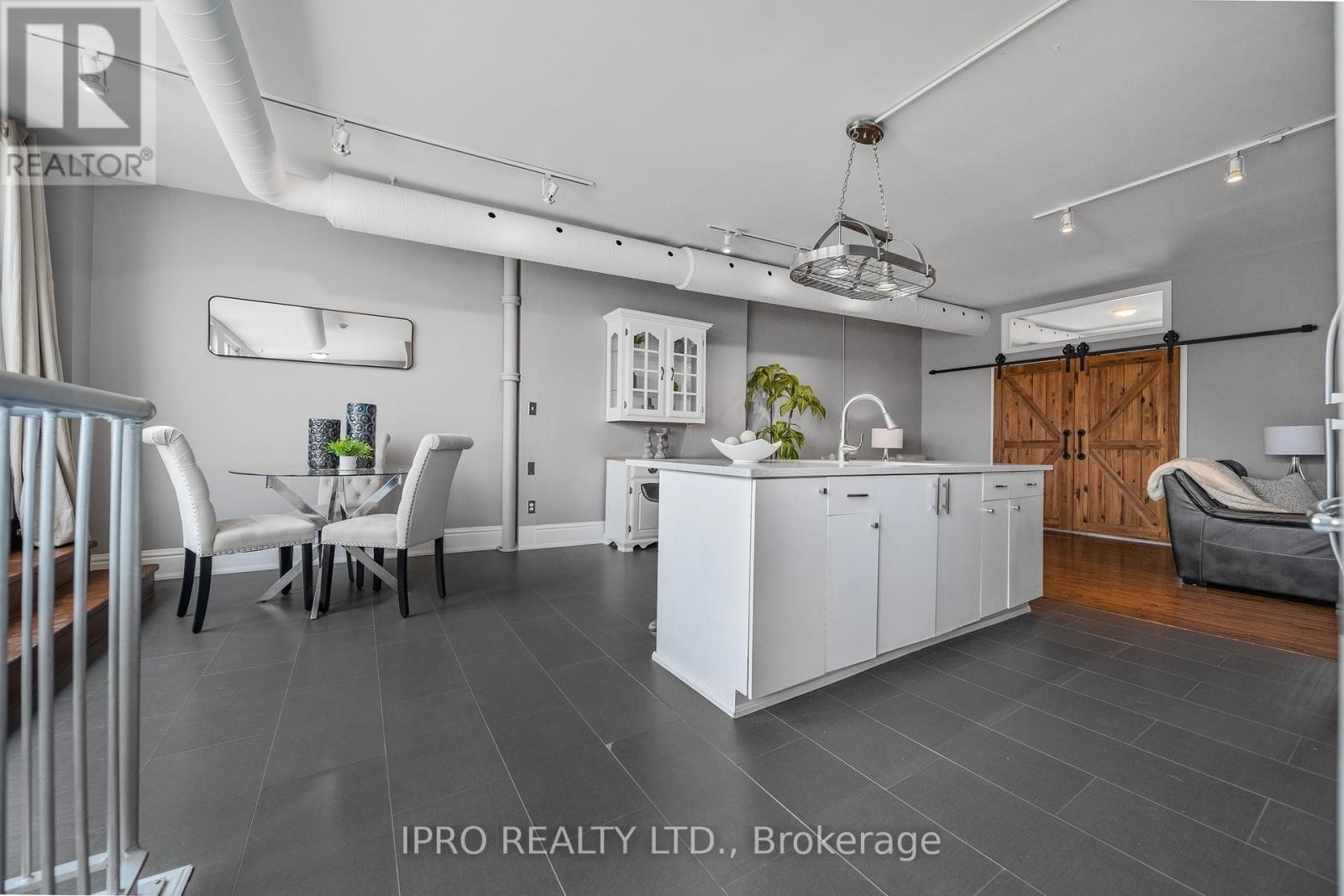 












2 - 166 BROADWAY AVENUE

,
Orangeville,




Ontario
L9W1K3

