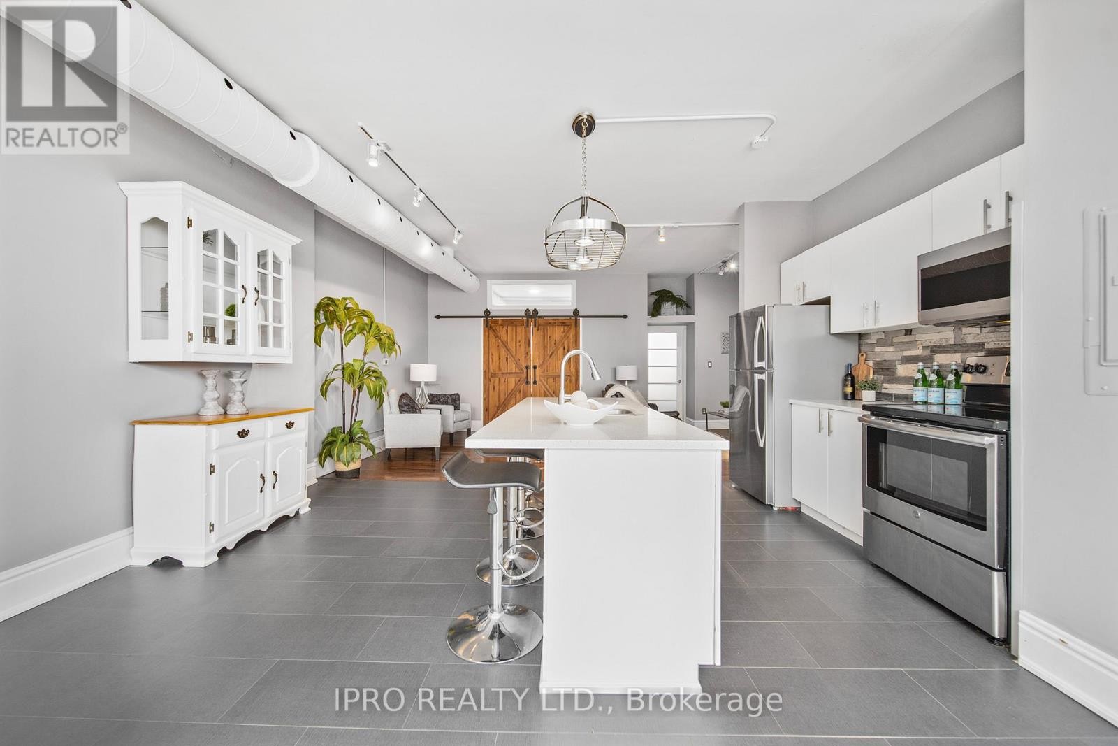












2 - 166 BROADWAY AVENUE

,
Orangeville,




Ontario
L9W1K3

