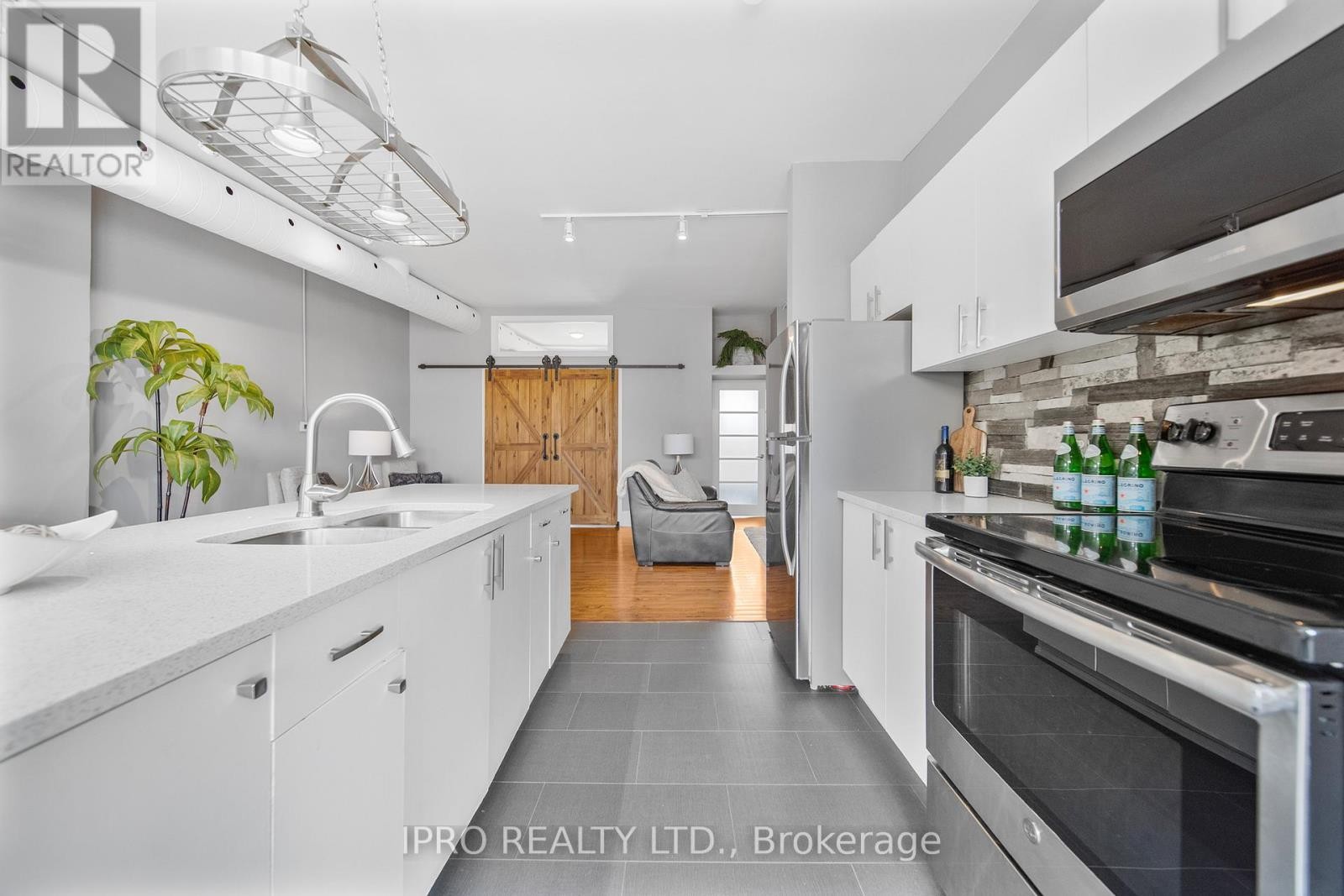 












2 - 166 BROADWAY AVENUE

,
Orangeville,




Ontario
L9W1K3

