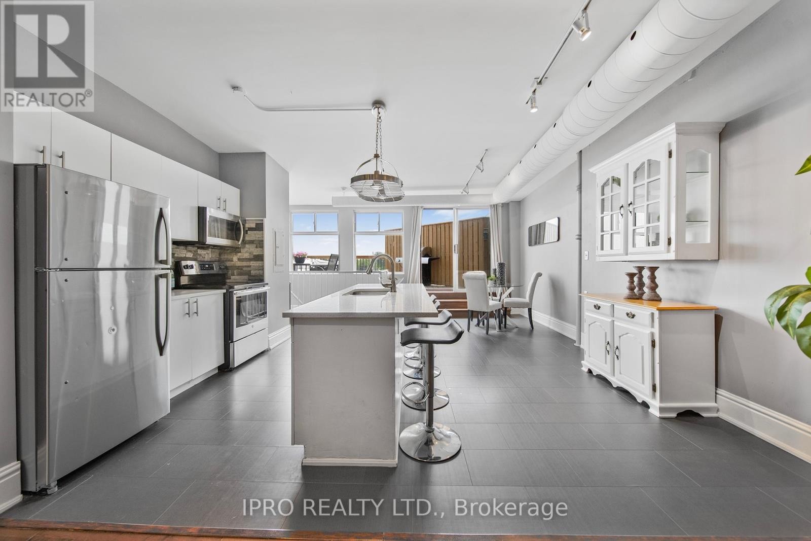 












2 - 166 BROADWAY AVENUE

,
Orangeville,




Ontario
L9W1K3

