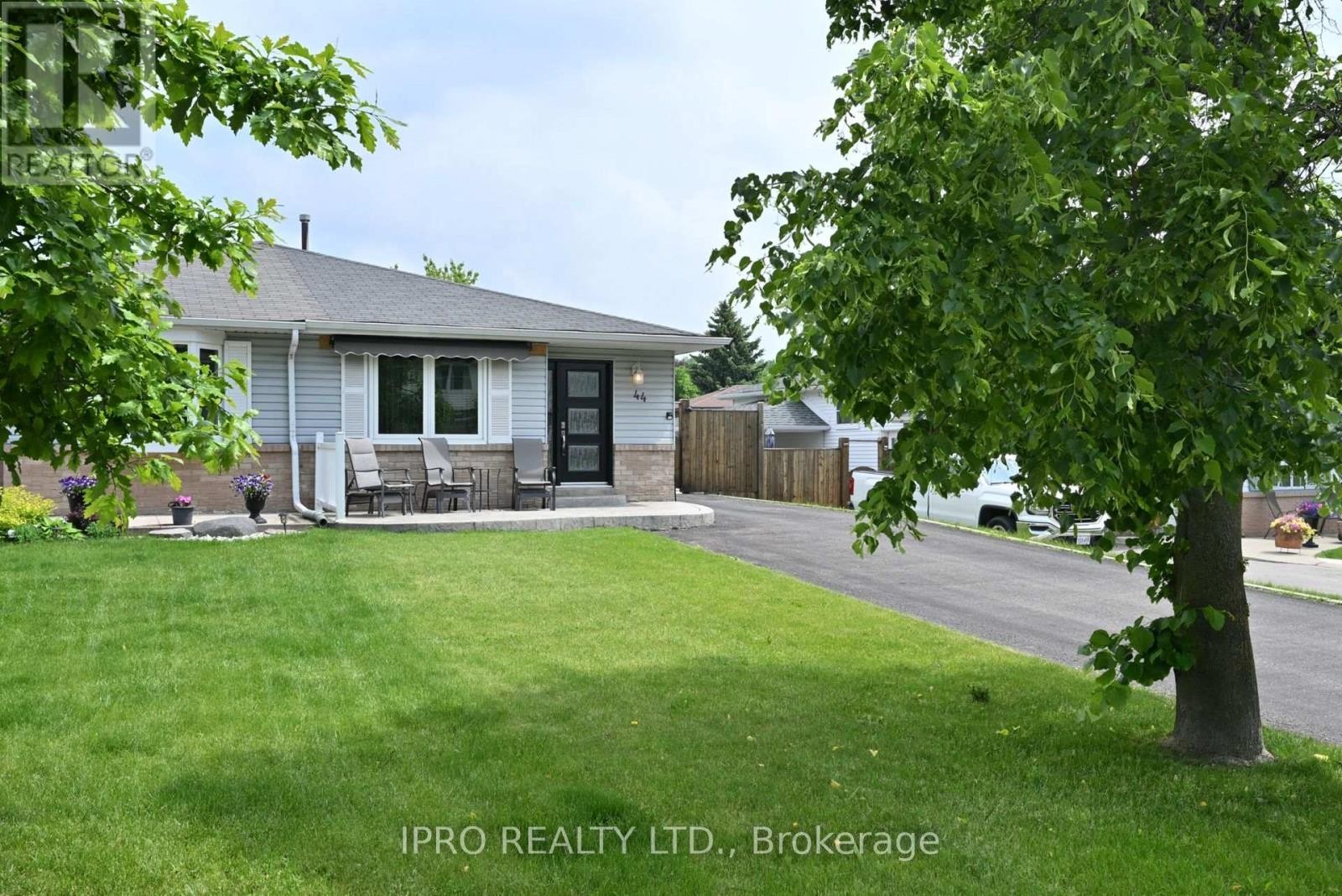 












44 MARBLEHEAD CRESCENT

,
Brampton (Central Park),




Ontario
L6S2V1

