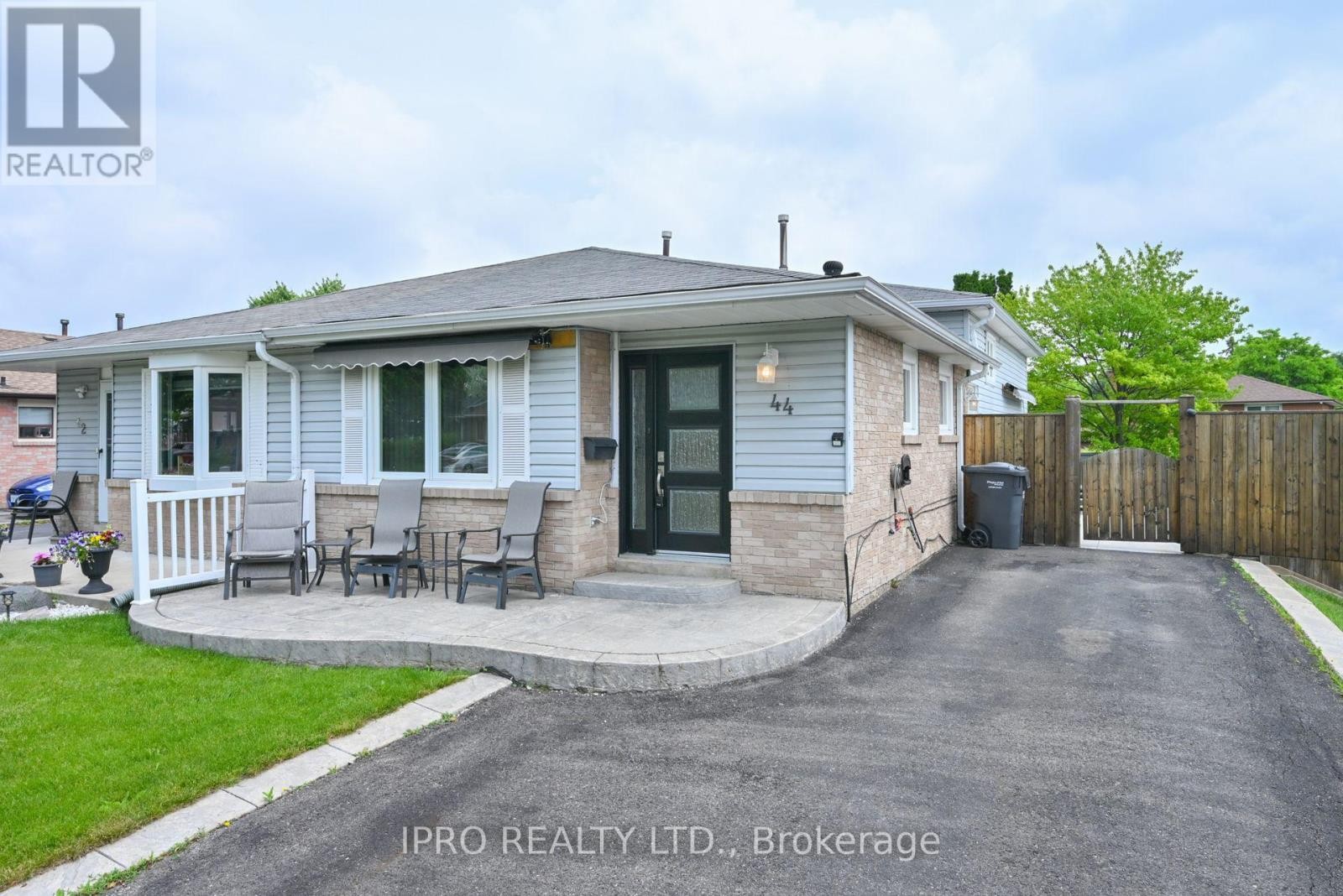 












44 MARBLEHEAD CRESCENT

,
Brampton (Central Park),




Ontario
L6S2V1

