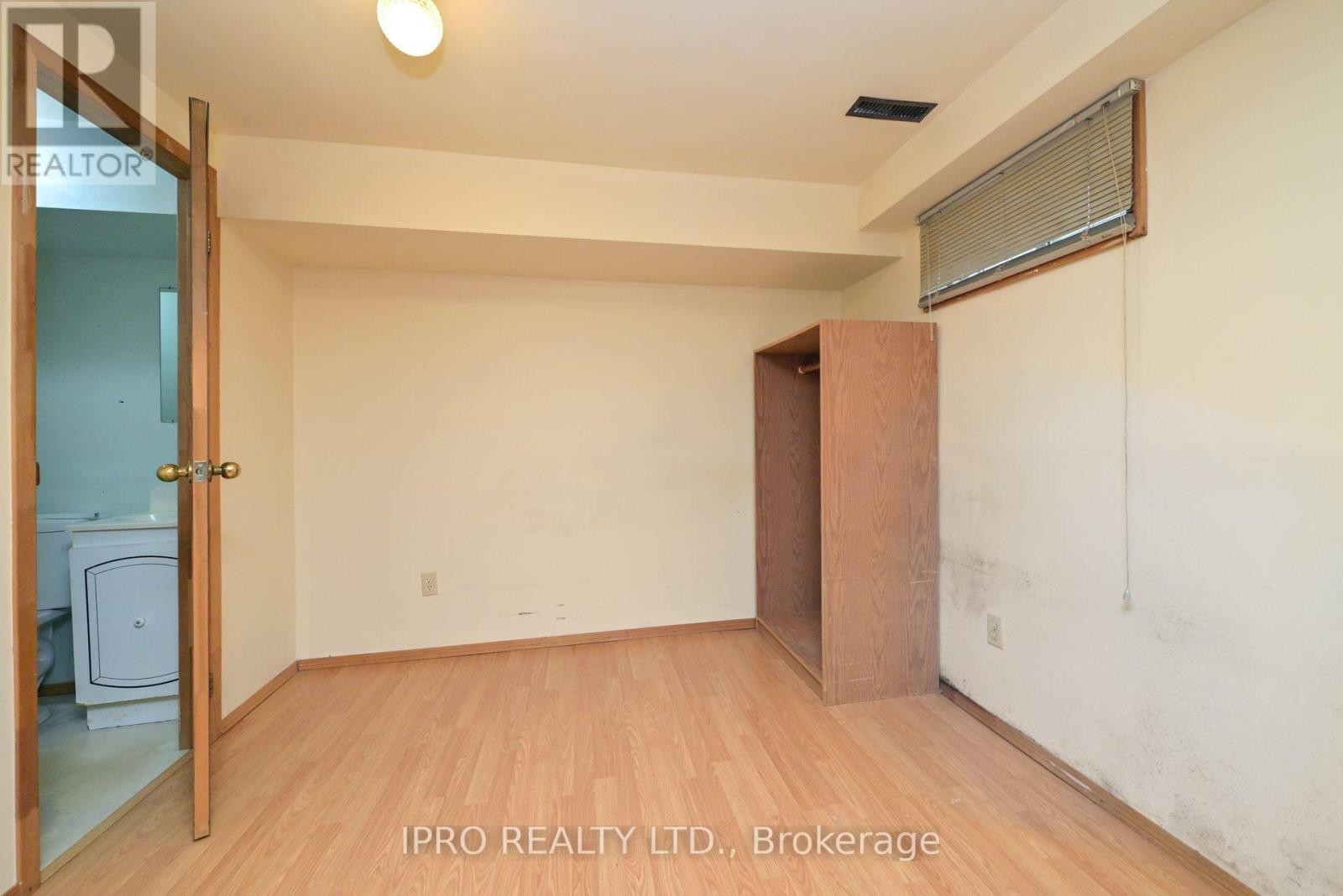 












44 MARBLEHEAD CRESCENT

,
Brampton (Central Park),




Ontario
L6S2V1

