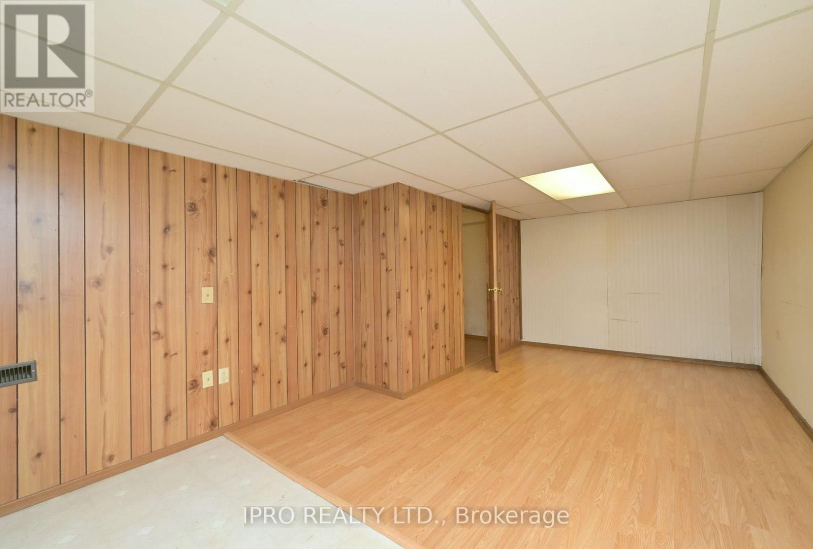 












44 MARBLEHEAD CRESCENT

,
Brampton (Central Park),




Ontario
L6S2V1

