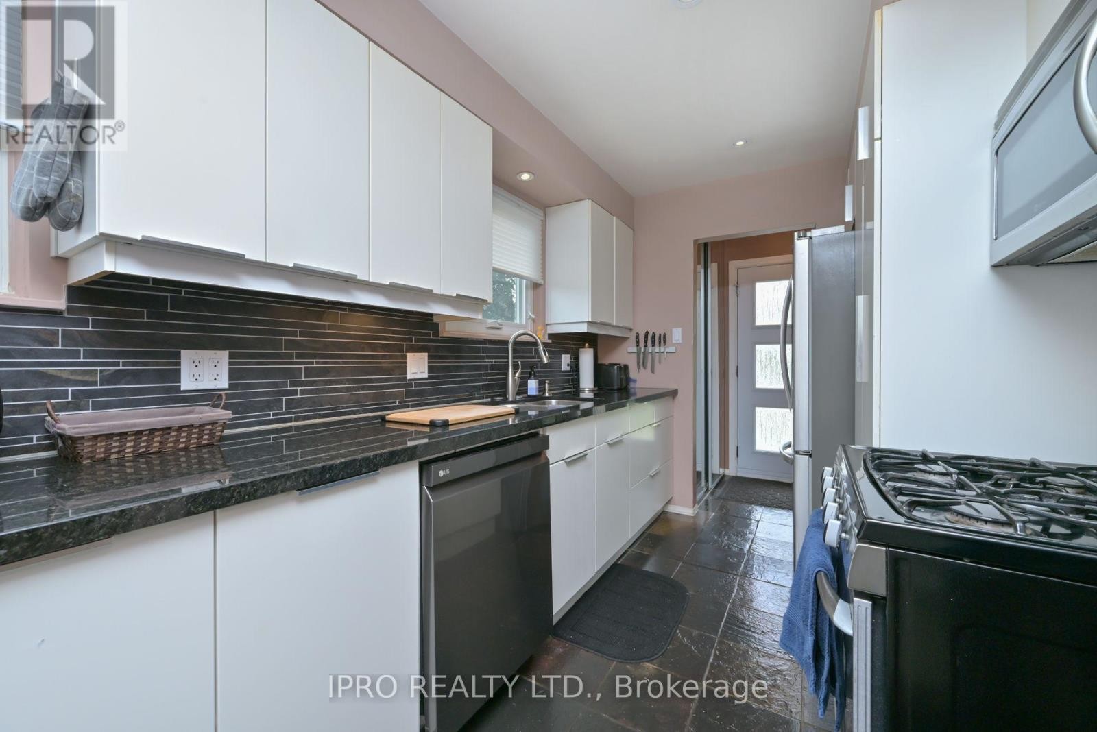 












44 MARBLEHEAD CRESCENT

,
Brampton (Central Park),




Ontario
L6S2V1

