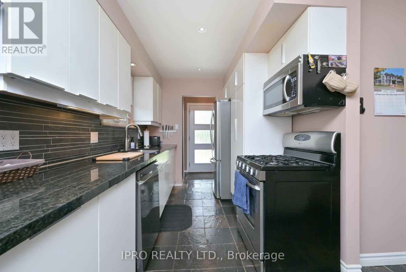 












44 MARBLEHEAD CRESCENT

,
Brampton (Central Park),




Ontario
L6S2V1

