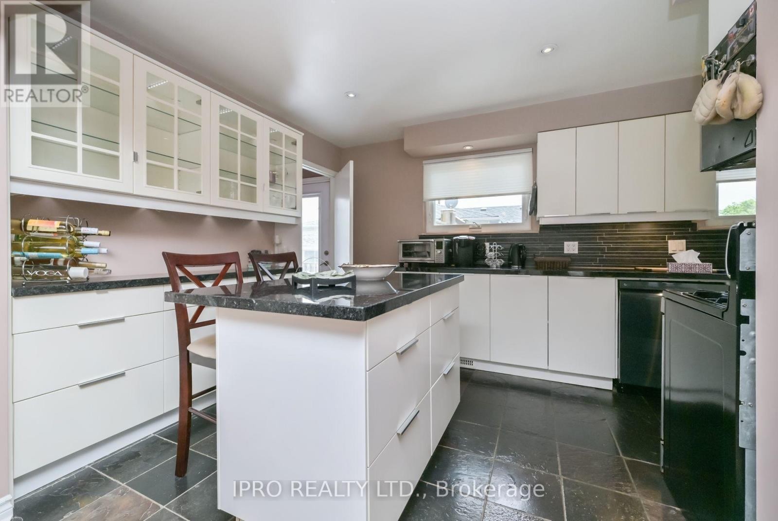 












44 MARBLEHEAD CRESCENT

,
Brampton (Central Park),




Ontario
L6S2V1

