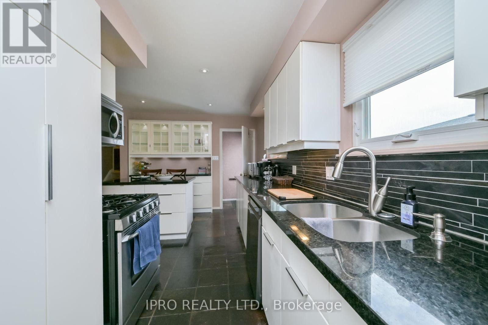 












44 MARBLEHEAD CRESCENT

,
Brampton (Central Park),




Ontario
L6S2V1

