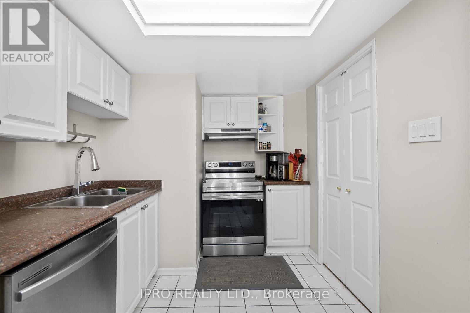 












2106 - 4460 TUCANA COURT

,
Mississauga (Hurontario),




Ontario
L5R3K9

