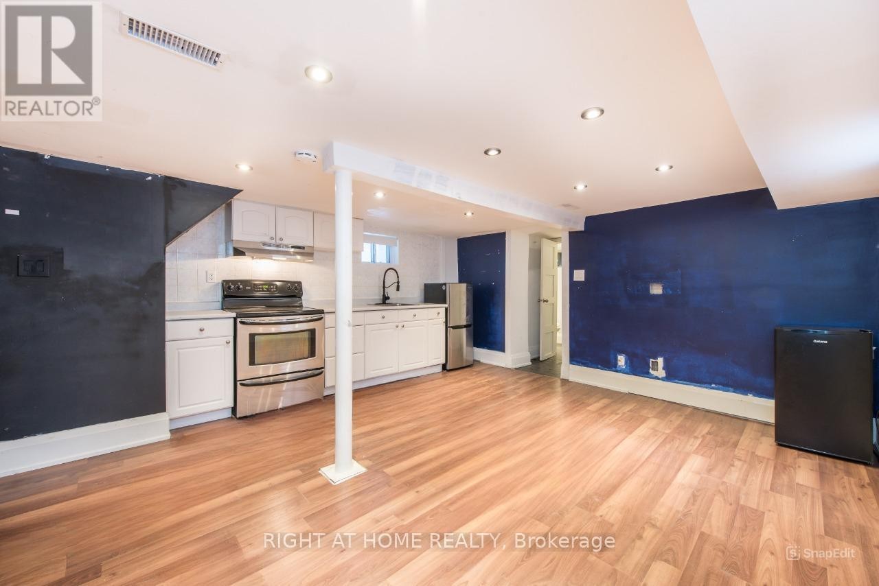 












BSMT - 640 RUNNYMEDE ROAD

,
Toronto (Runnymede-Bloor West Village),




Ontario
M6S3A2

