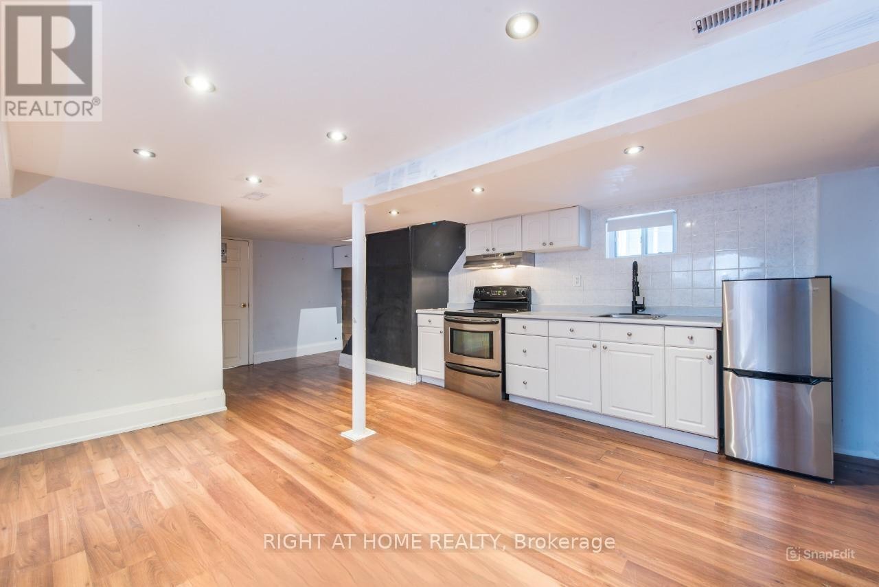 












BSMT - 640 RUNNYMEDE ROAD

,
Toronto (Runnymede-Bloor West Village),




Ontario
M6S3A2


