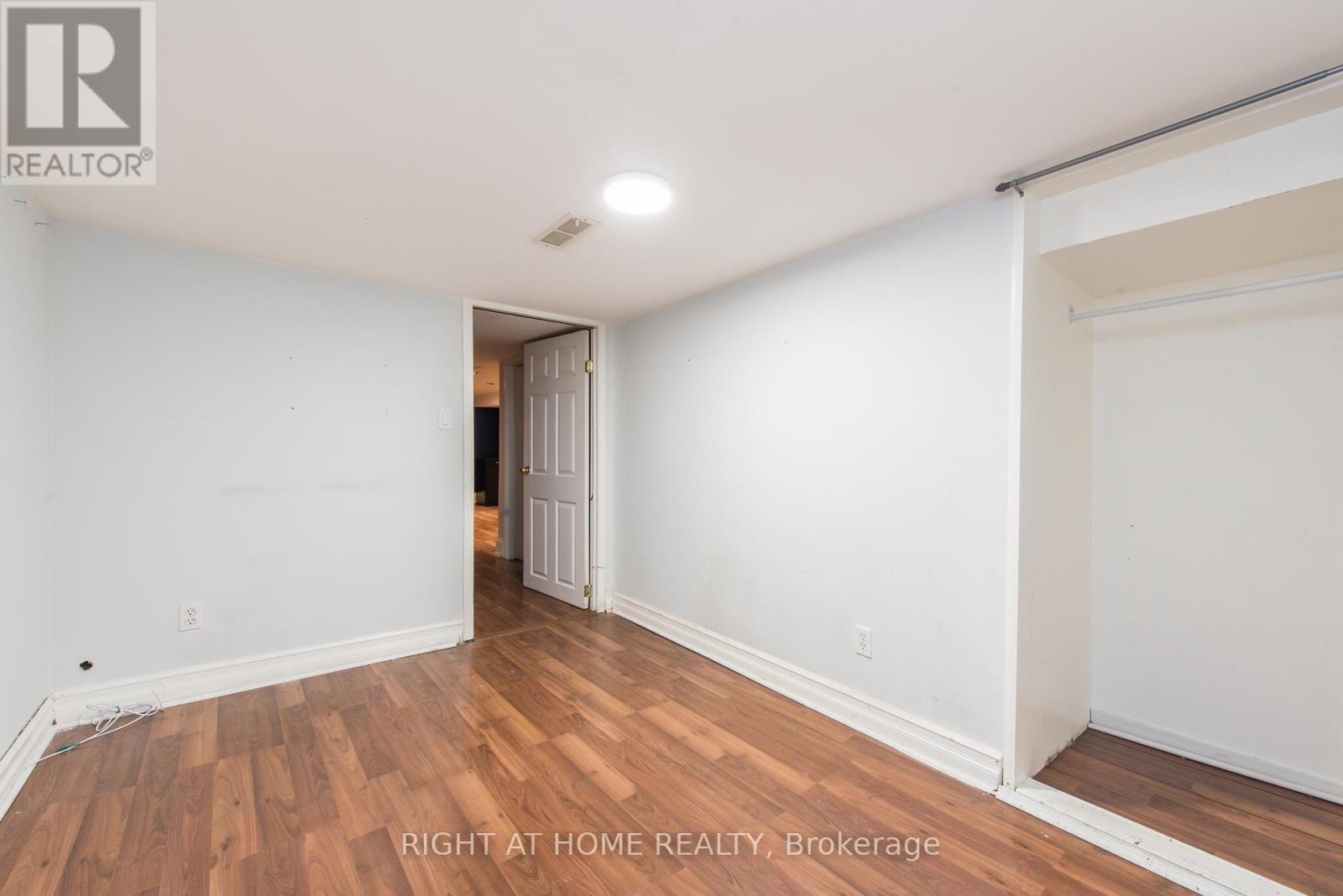 












BSMT - 640 RUNNYMEDE ROAD

,
Toronto (Runnymede-Bloor West Village),




Ontario
M6S3A2

