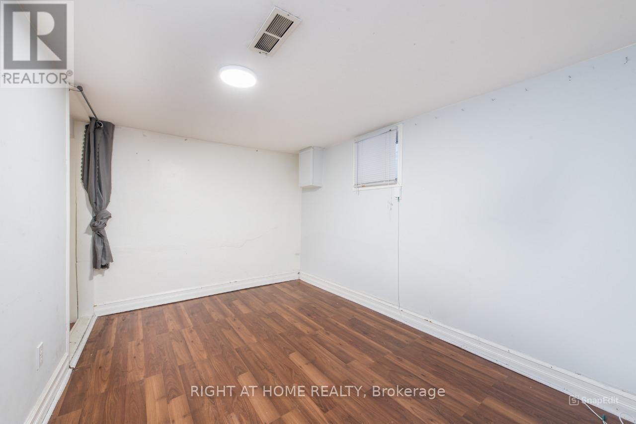 












BSMT - 640 RUNNYMEDE ROAD

,
Toronto (Runnymede-Bloor West Village),




Ontario
M6S3A2

