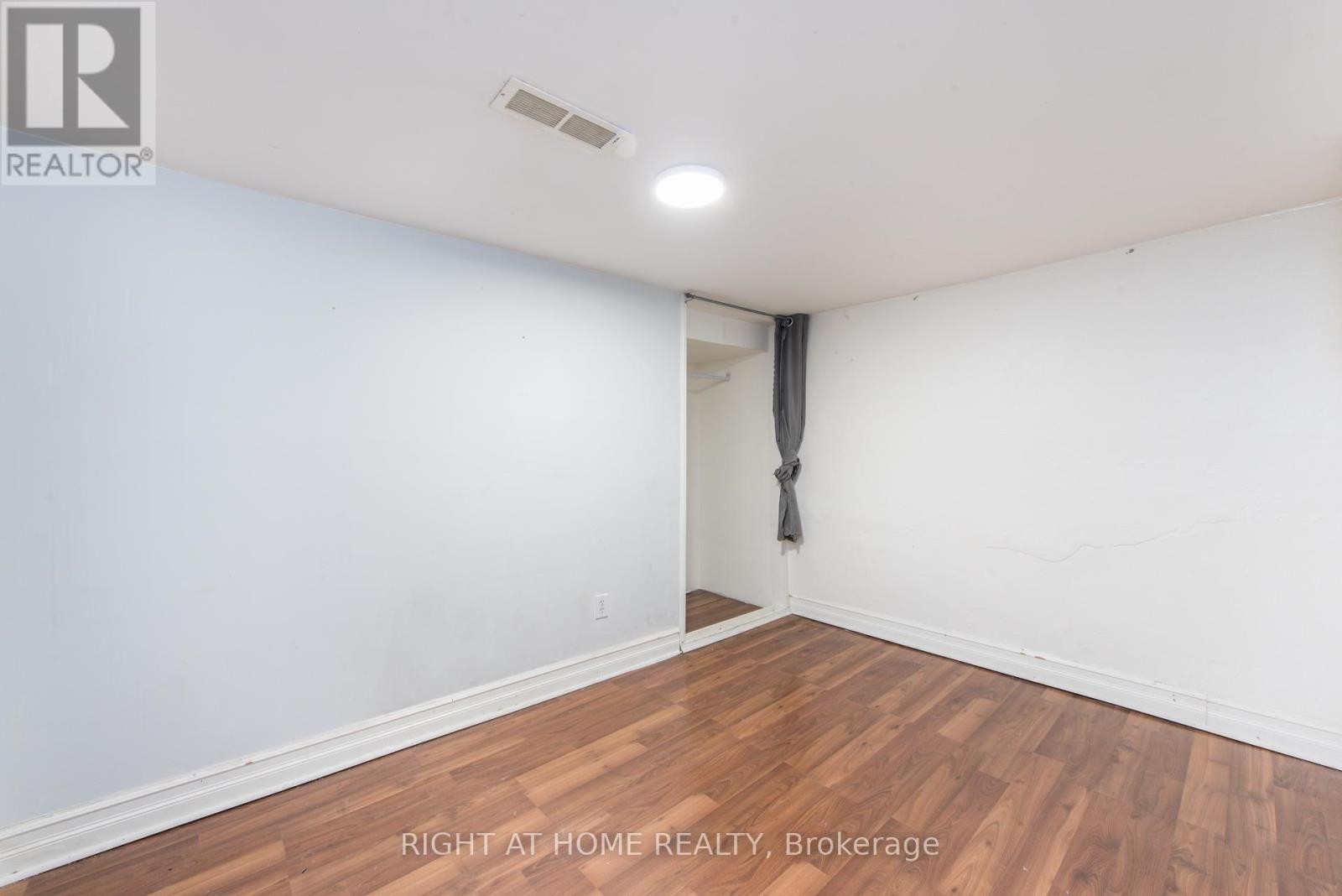 












BSMT - 640 RUNNYMEDE ROAD

,
Toronto (Runnymede-Bloor West Village),




Ontario
M6S3A2

