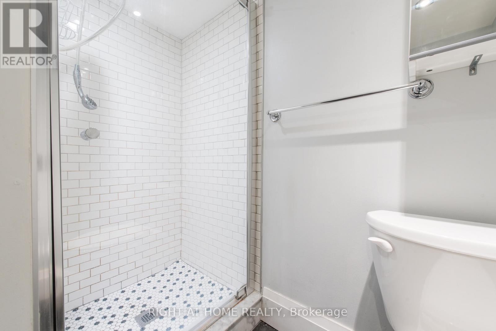 












BSMT - 640 RUNNYMEDE ROAD

,
Toronto (Runnymede-Bloor West Village),




Ontario
M6S3A2

