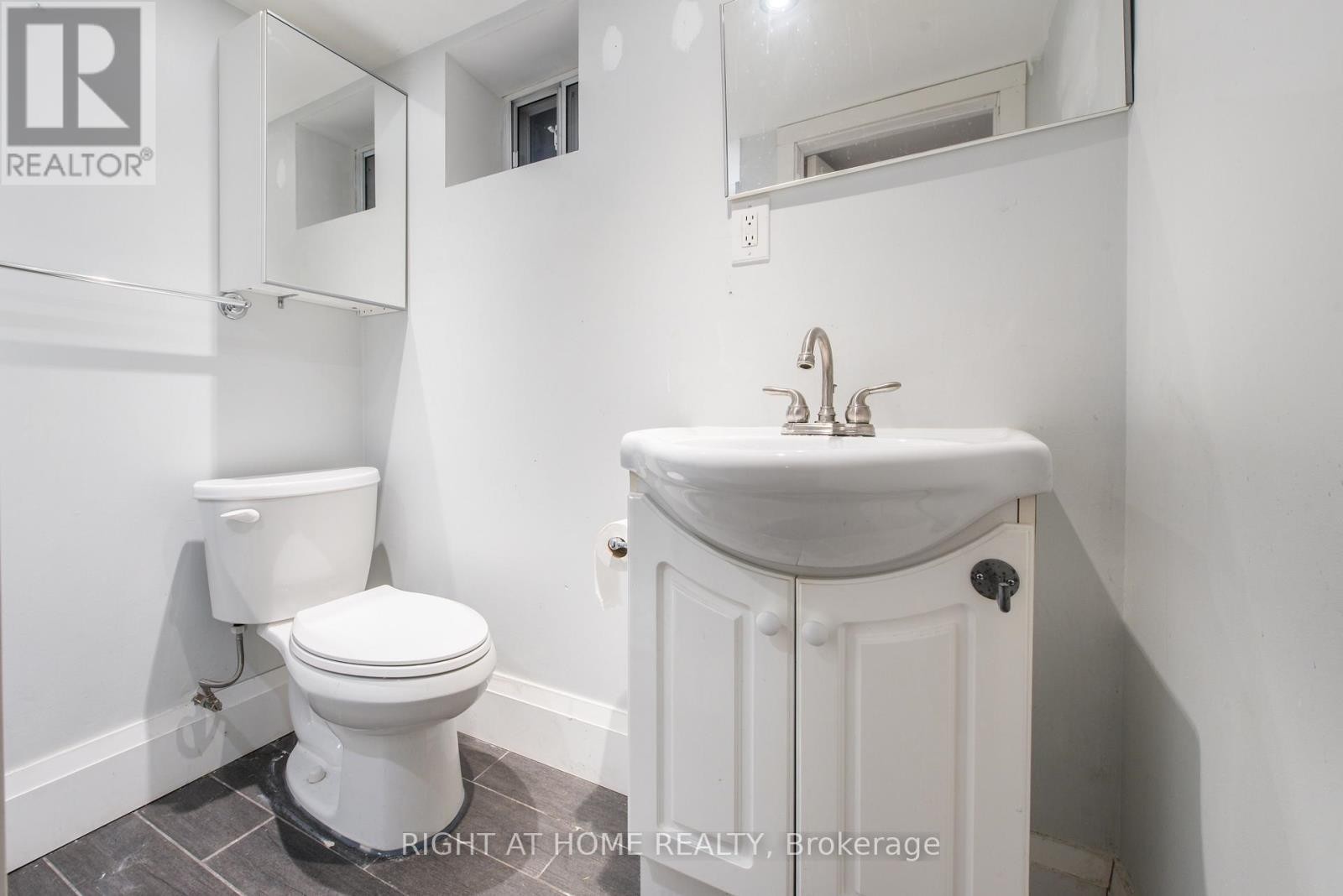 












BSMT - 640 RUNNYMEDE ROAD

,
Toronto (Runnymede-Bloor West Village),




Ontario
M6S3A2

