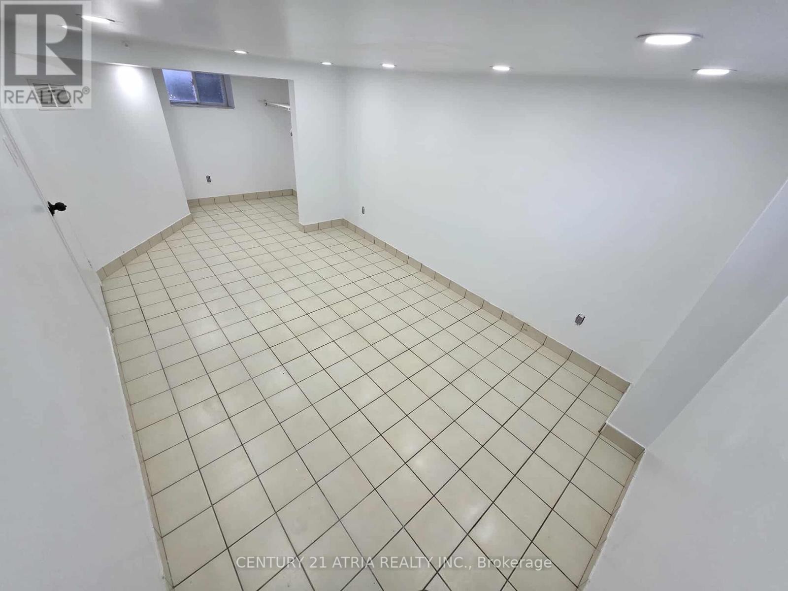












931 GARDNER AVENUE

,
Mississauga (Lakeview),




Ontario
L5E1B3

