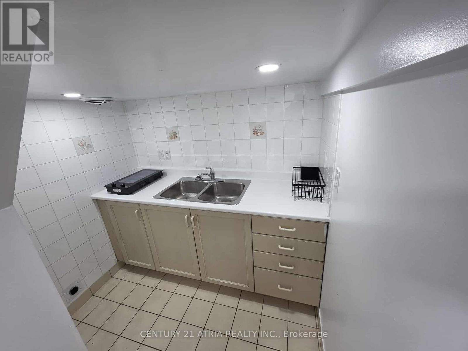 












931 GARDNER AVENUE

,
Mississauga (Lakeview),




Ontario
L5E1B3

