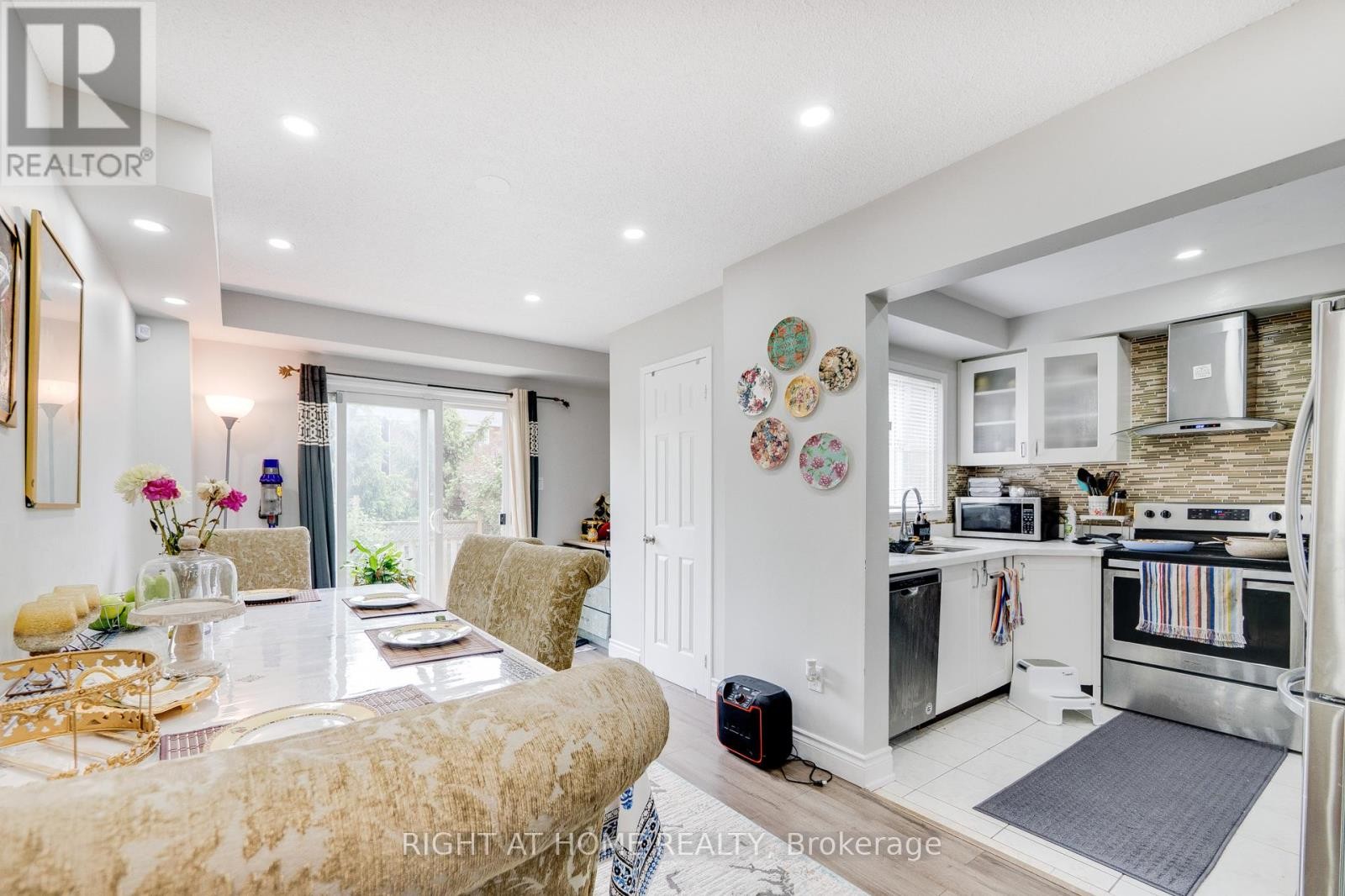 












5146 PORTER STREET

,
Burlington (Uptown),




Ontario
L7L6K8

