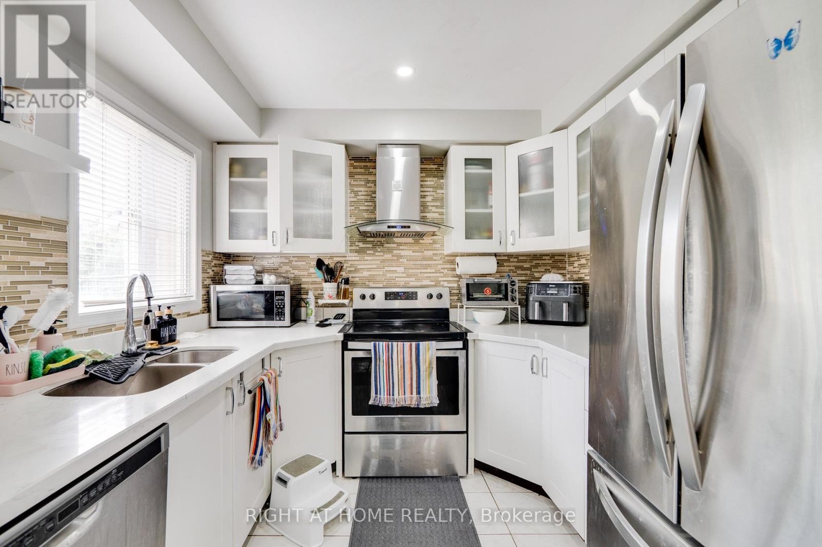 












5146 PORTER STREET

,
Burlington (Uptown),




Ontario
L7L6K8

