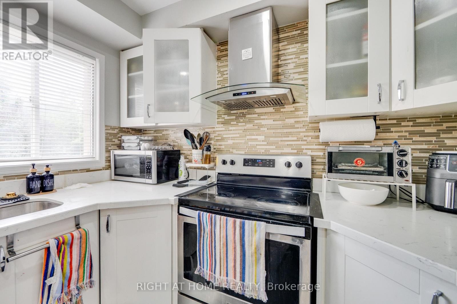 












5146 PORTER STREET

,
Burlington (Uptown),




Ontario
L7L6K8

