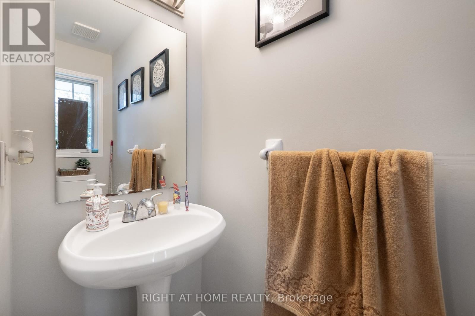












5146 PORTER STREET

,
Burlington (Uptown),




Ontario
L7L6K8

