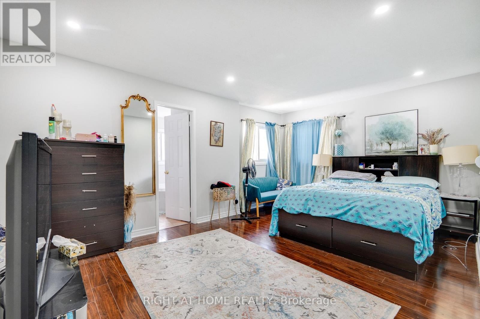 












5146 PORTER STREET

,
Burlington (Uptown),




Ontario
L7L6K8

