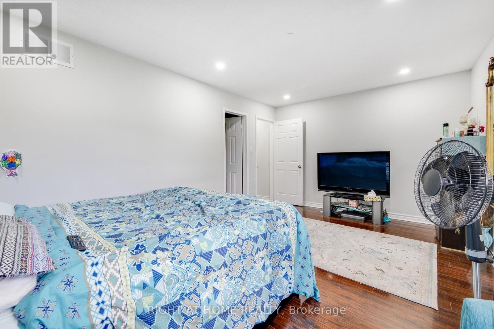 












5146 PORTER STREET

,
Burlington (Uptown),




Ontario
L7L6K8

