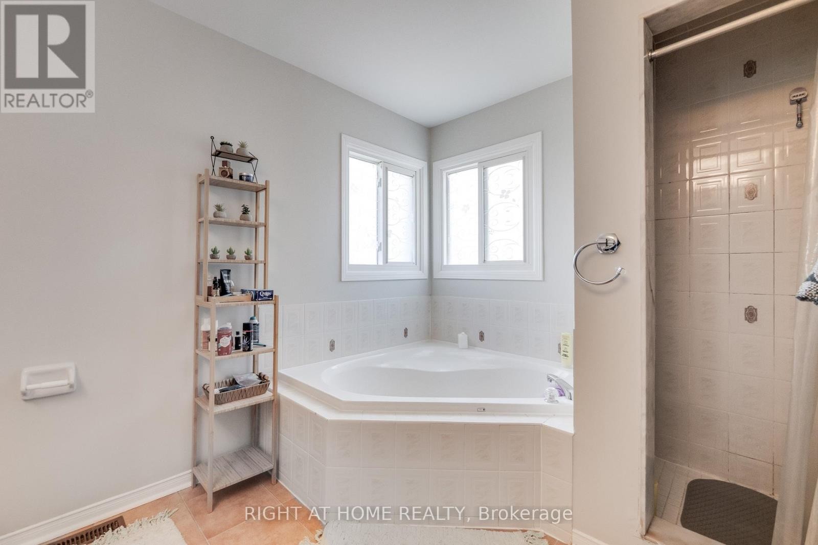 












5146 PORTER STREET

,
Burlington (Uptown),




Ontario
L7L6K8

