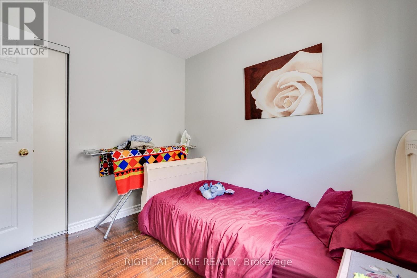 












5146 PORTER STREET

,
Burlington (Uptown),




Ontario
L7L6K8

