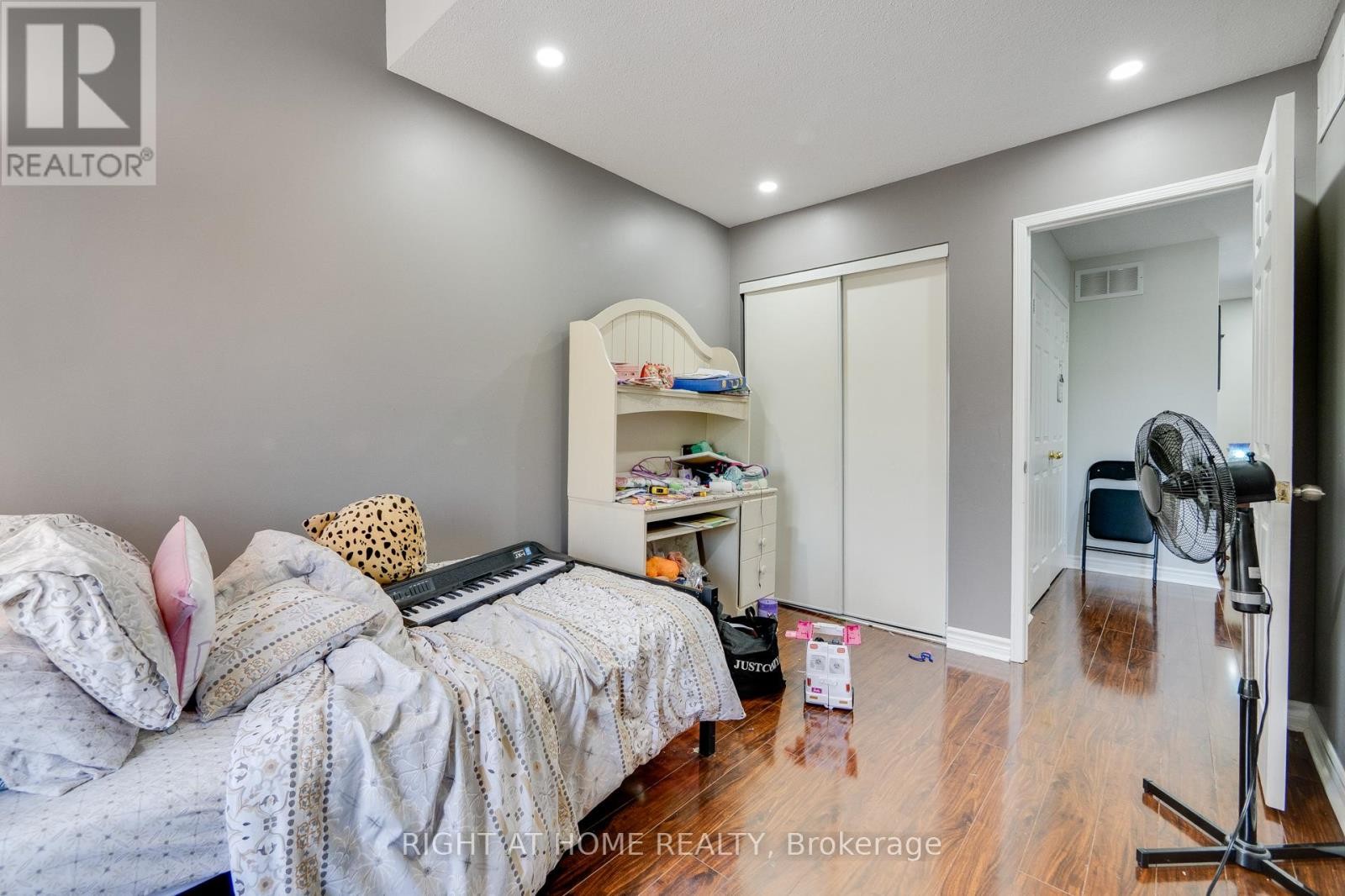 












5146 PORTER STREET

,
Burlington (Uptown),




Ontario
L7L6K8

