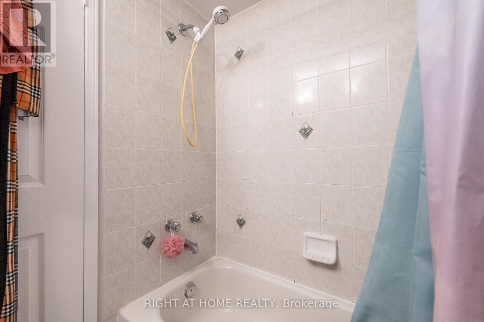 












5146 PORTER STREET

,
Burlington (Uptown),




Ontario
L7L6K8

