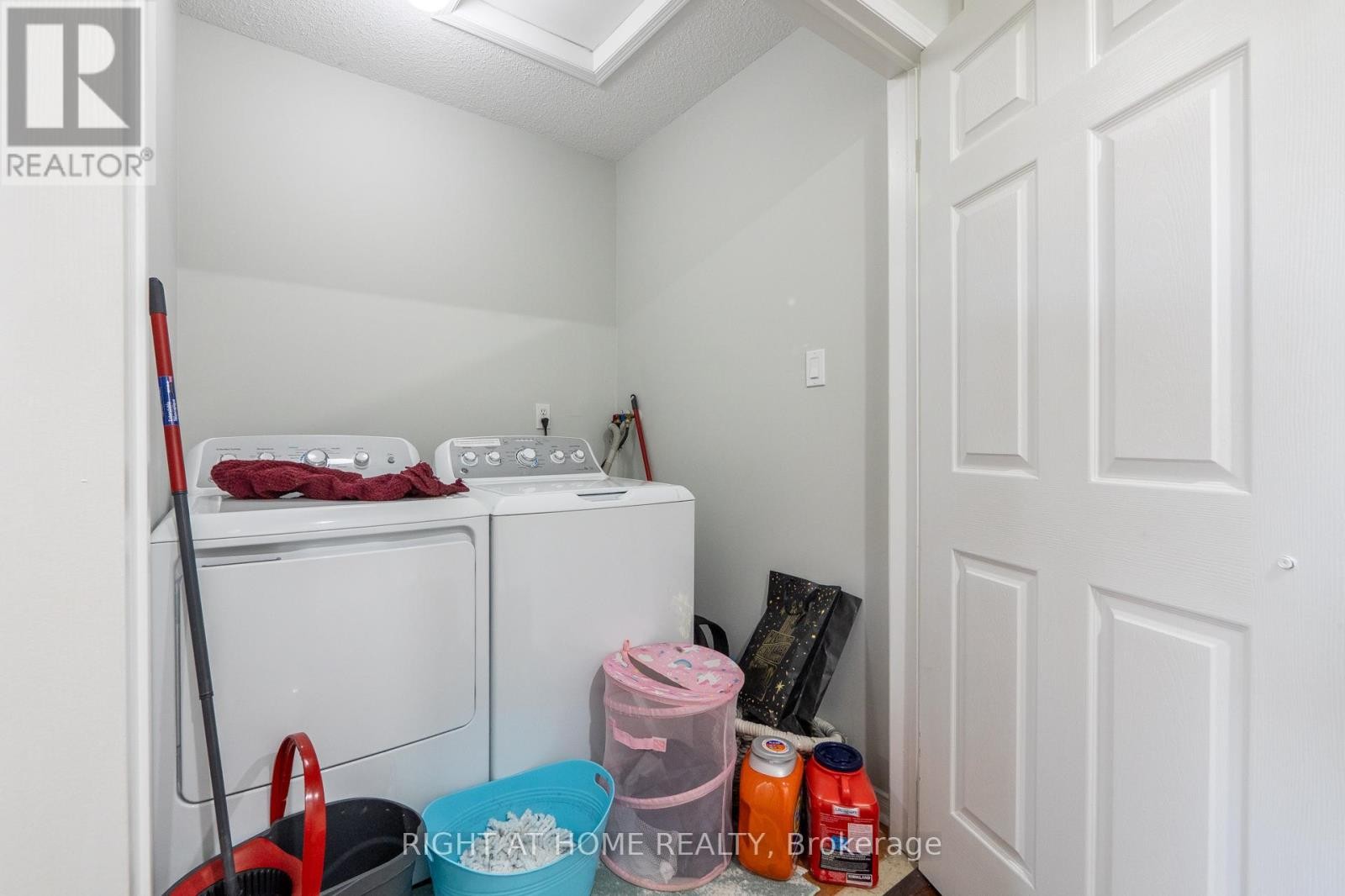 












5146 PORTER STREET

,
Burlington (Uptown),




Ontario
L7L6K8


