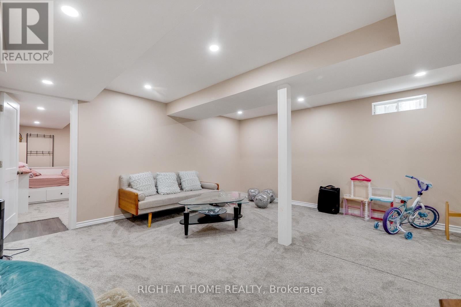 












5146 PORTER STREET

,
Burlington (Uptown),




Ontario
L7L6K8

