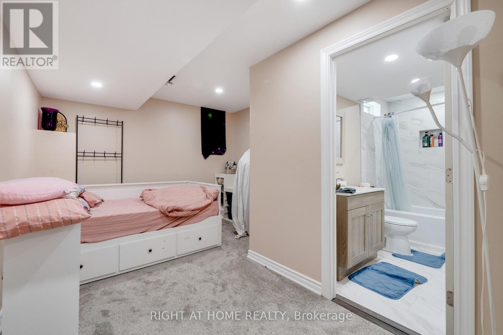 












5146 PORTER STREET

,
Burlington (Uptown),




Ontario
L7L6K8

