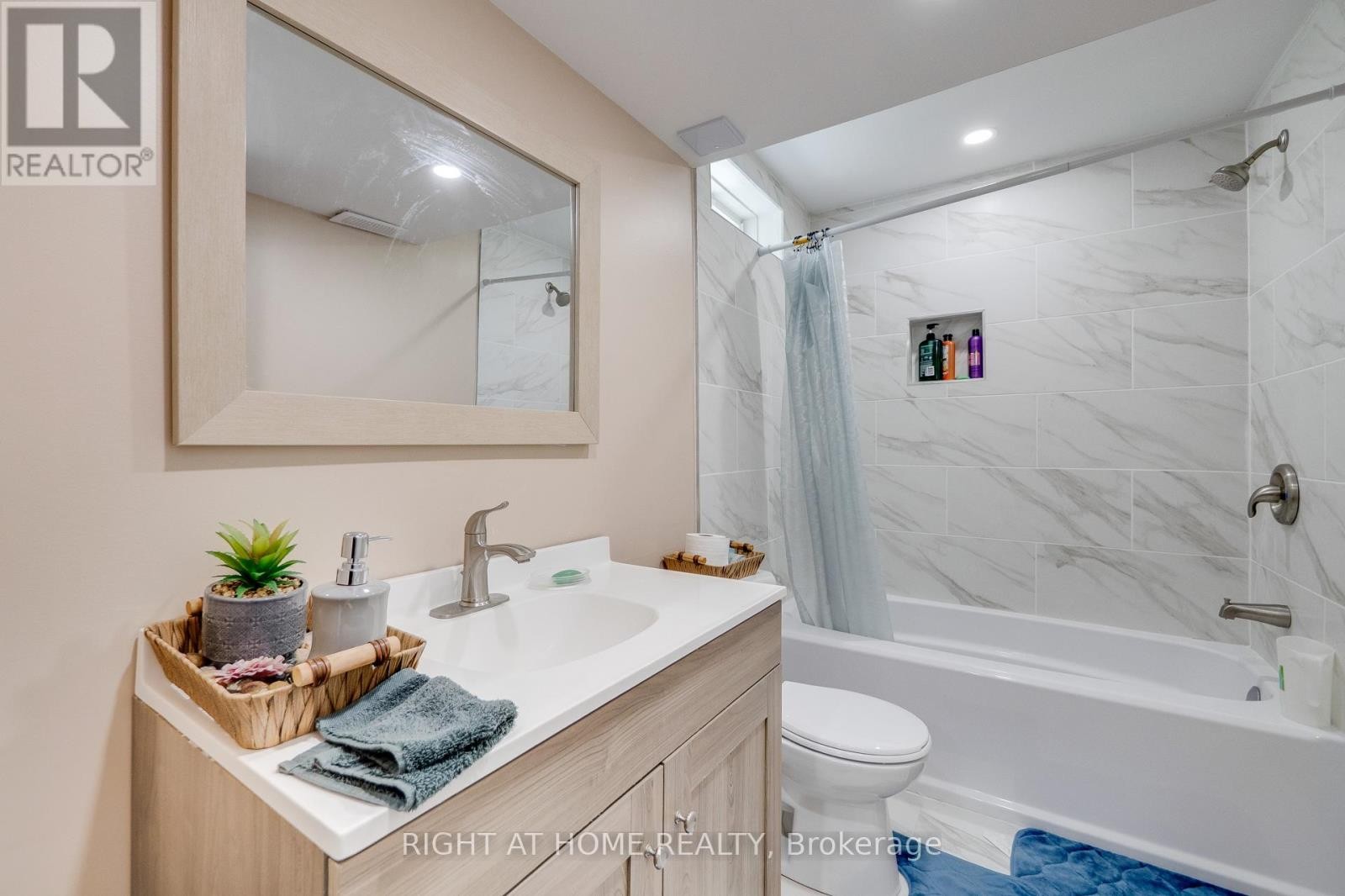 












5146 PORTER STREET

,
Burlington (Uptown),




Ontario
L7L6K8

