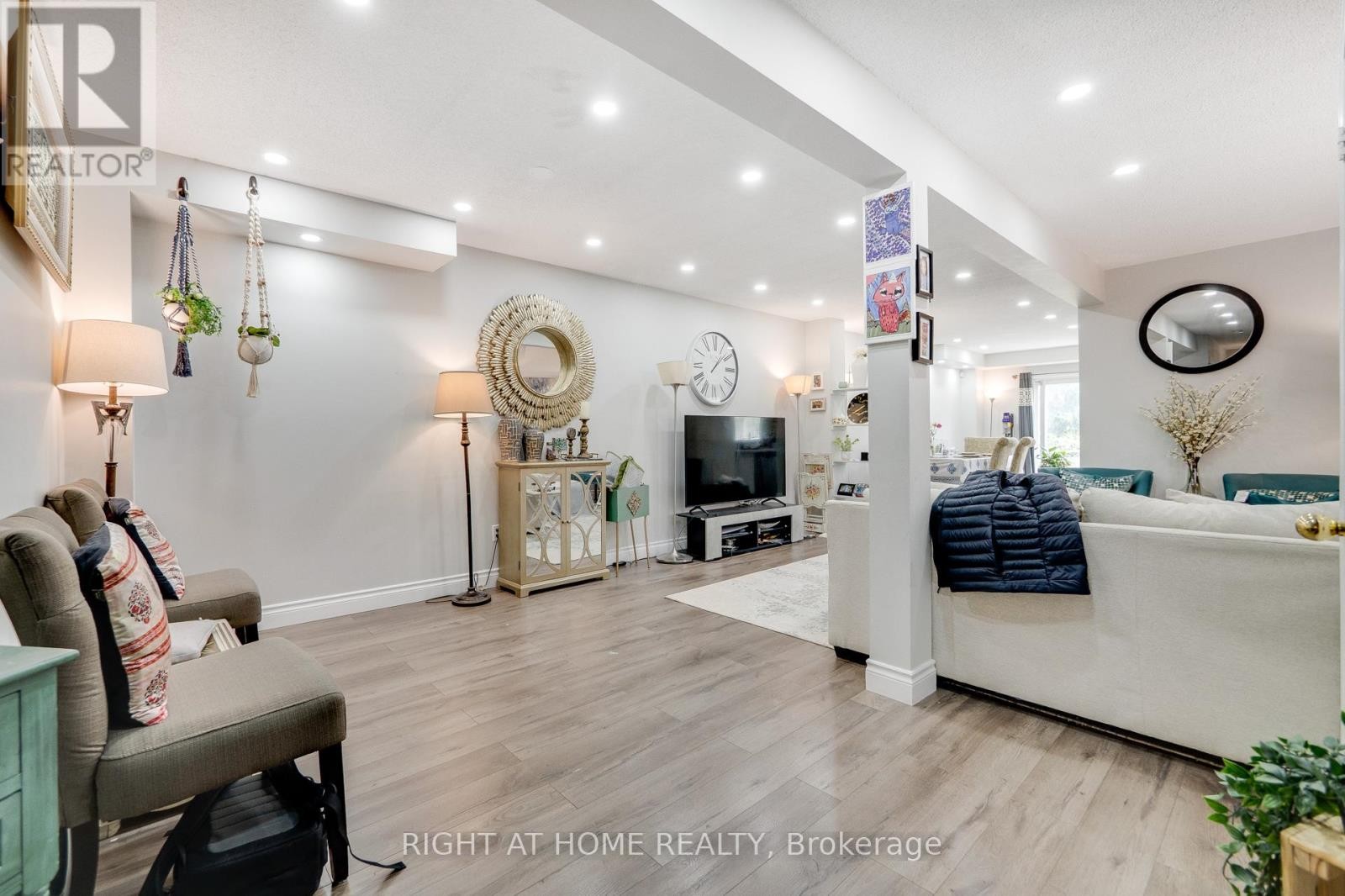 












5146 PORTER STREET

,
Burlington (Uptown),




Ontario
L7L6K8

