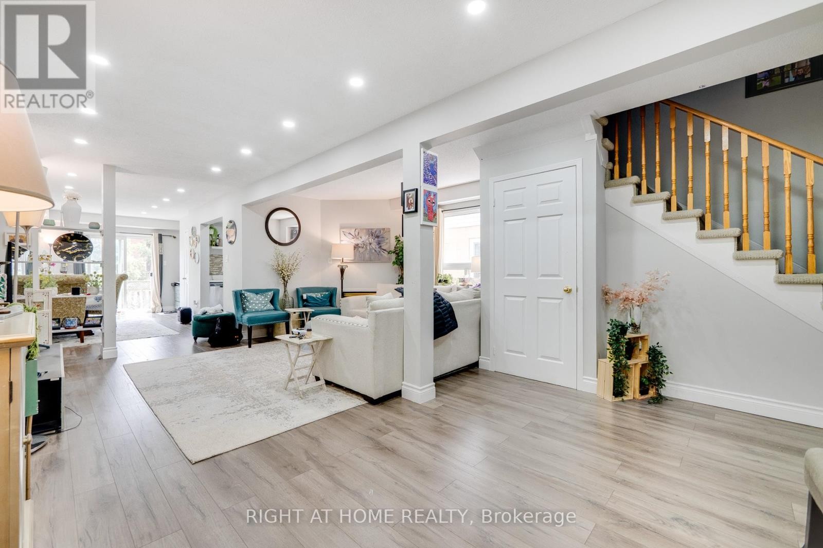 












5146 PORTER STREET

,
Burlington (Uptown),




Ontario
L7L6K8

