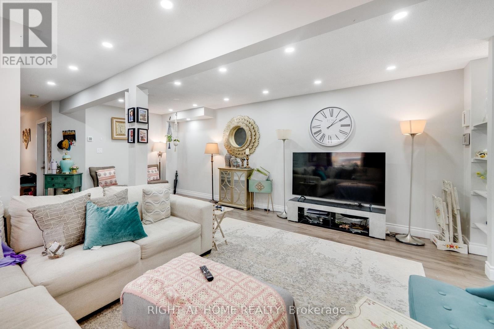 












5146 PORTER STREET

,
Burlington (Uptown),




Ontario
L7L6K8

