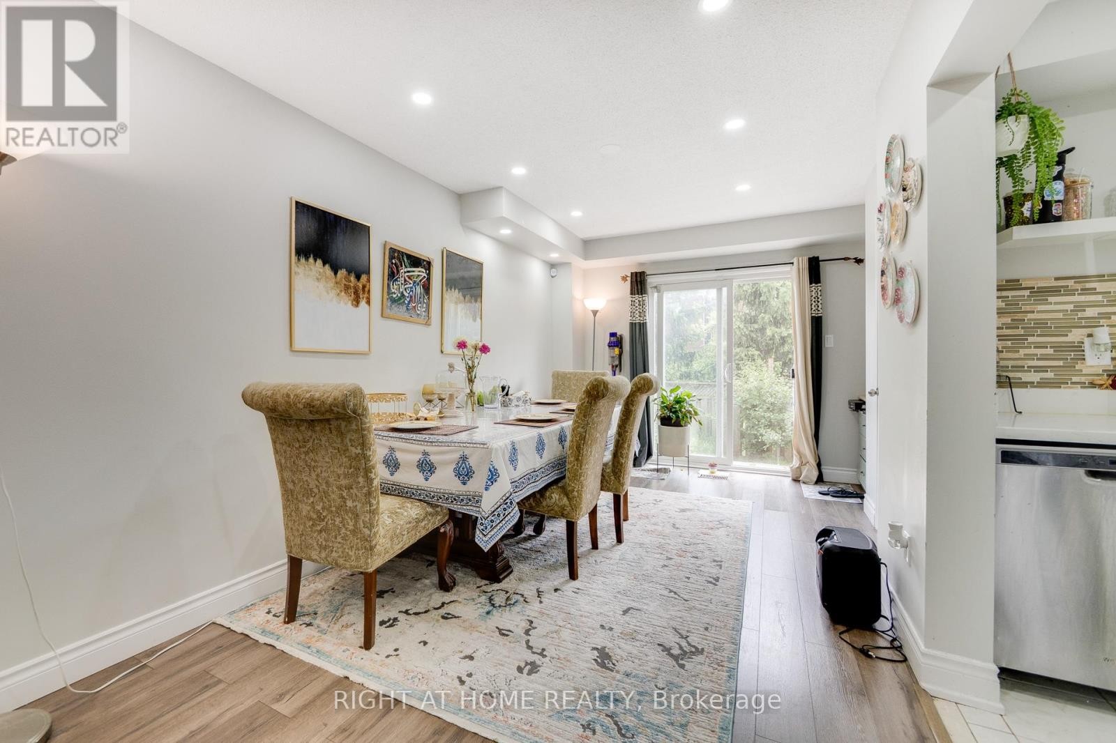 












5146 PORTER STREET

,
Burlington (Uptown),




Ontario
L7L6K8

