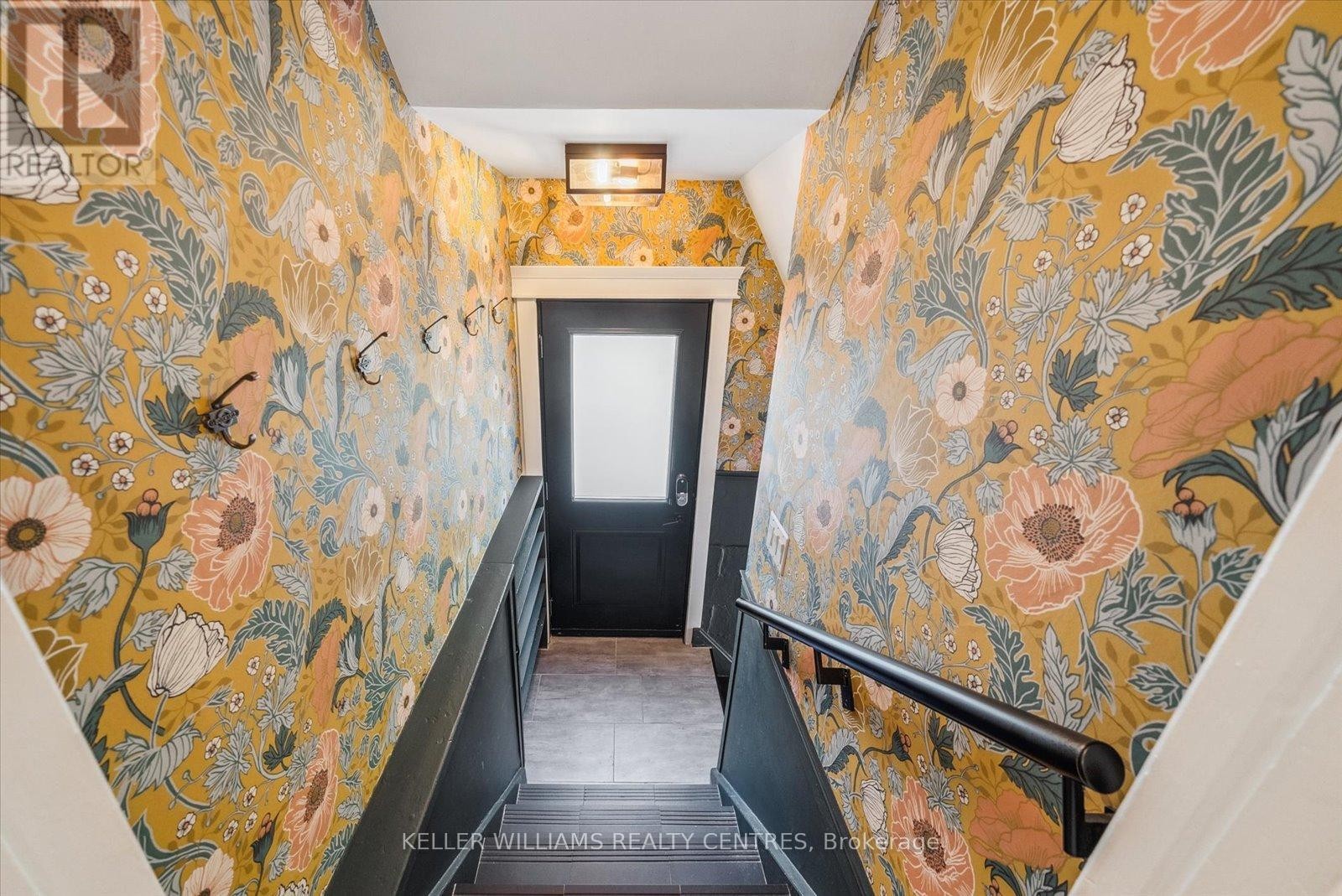












13 VILLA ROAD

,
Toronto (Long Branch),




Ontario
M8W1M4

