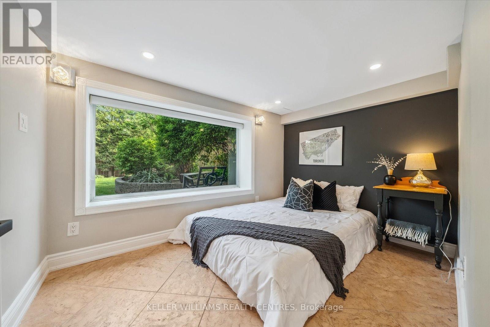 












13 VILLA ROAD

,
Toronto (Long Branch),




Ontario
M8W1M4


