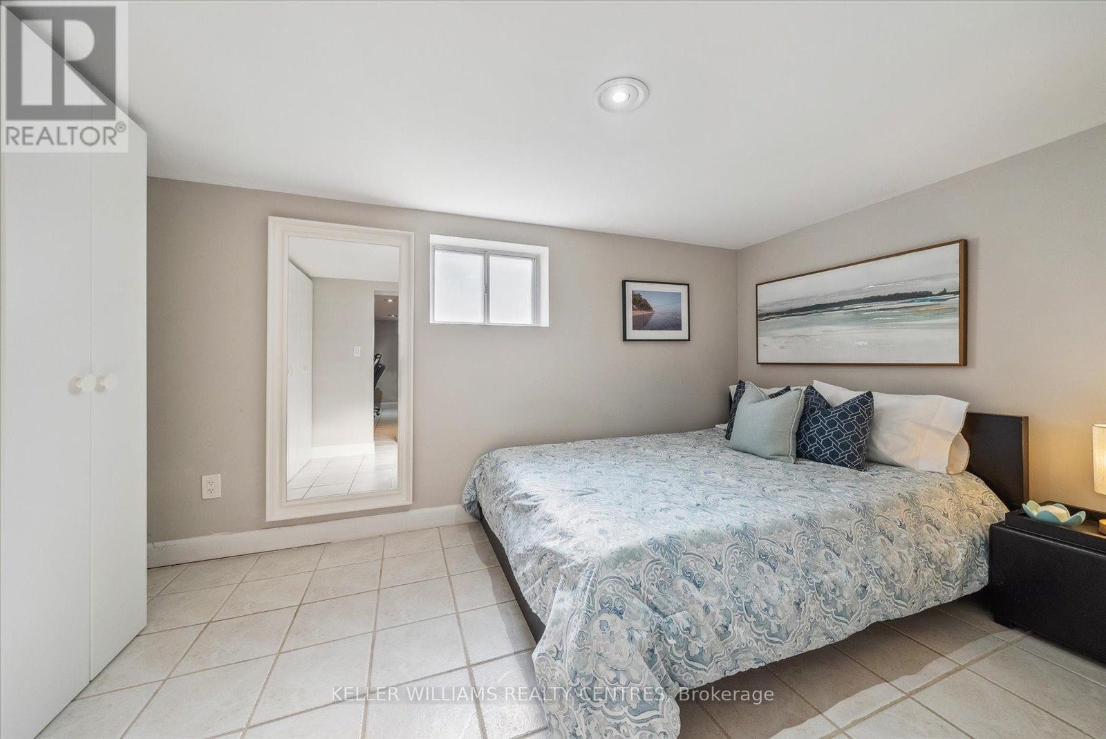 












13 VILLA ROAD

,
Toronto (Long Branch),




Ontario
M8W1M4

