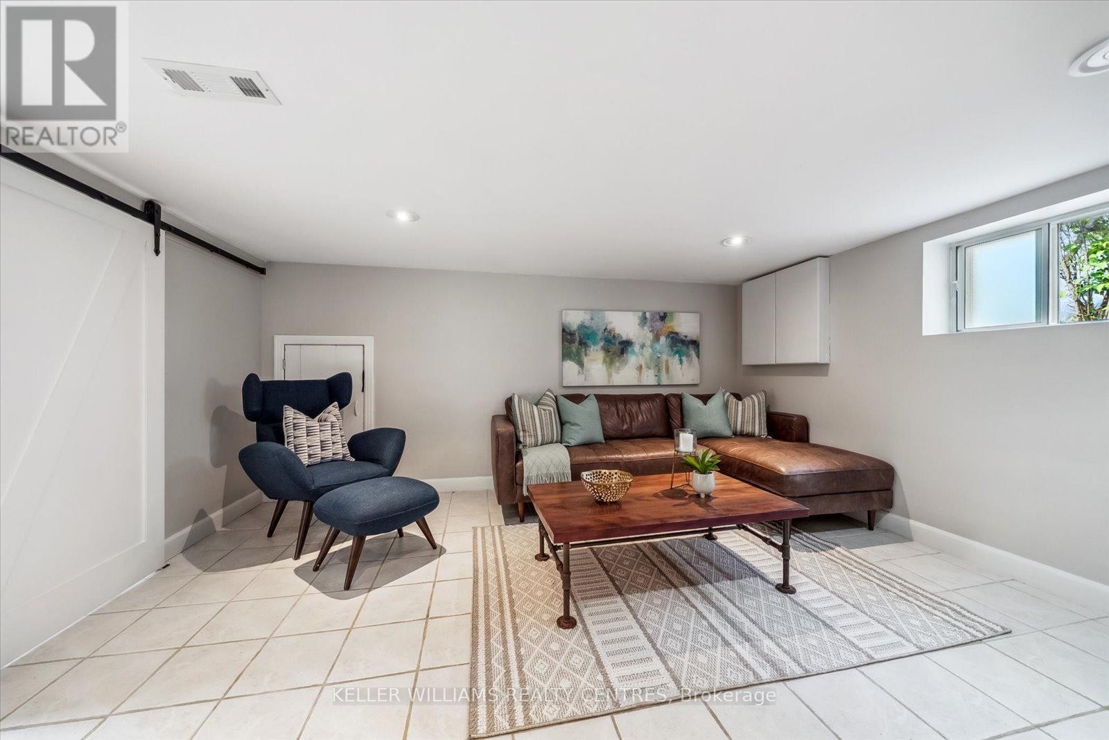 












13 VILLA ROAD

,
Toronto (Long Branch),




Ontario
M8W1M4

