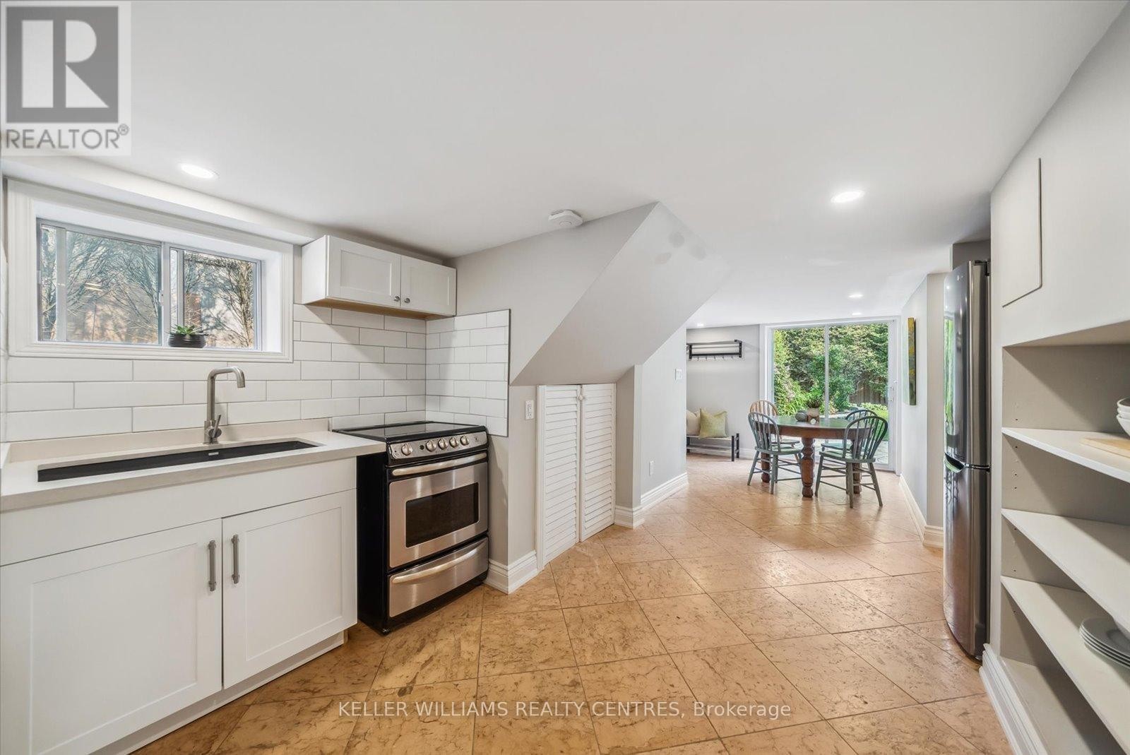 












13 VILLA ROAD

,
Toronto (Long Branch),




Ontario
M8W1M4

