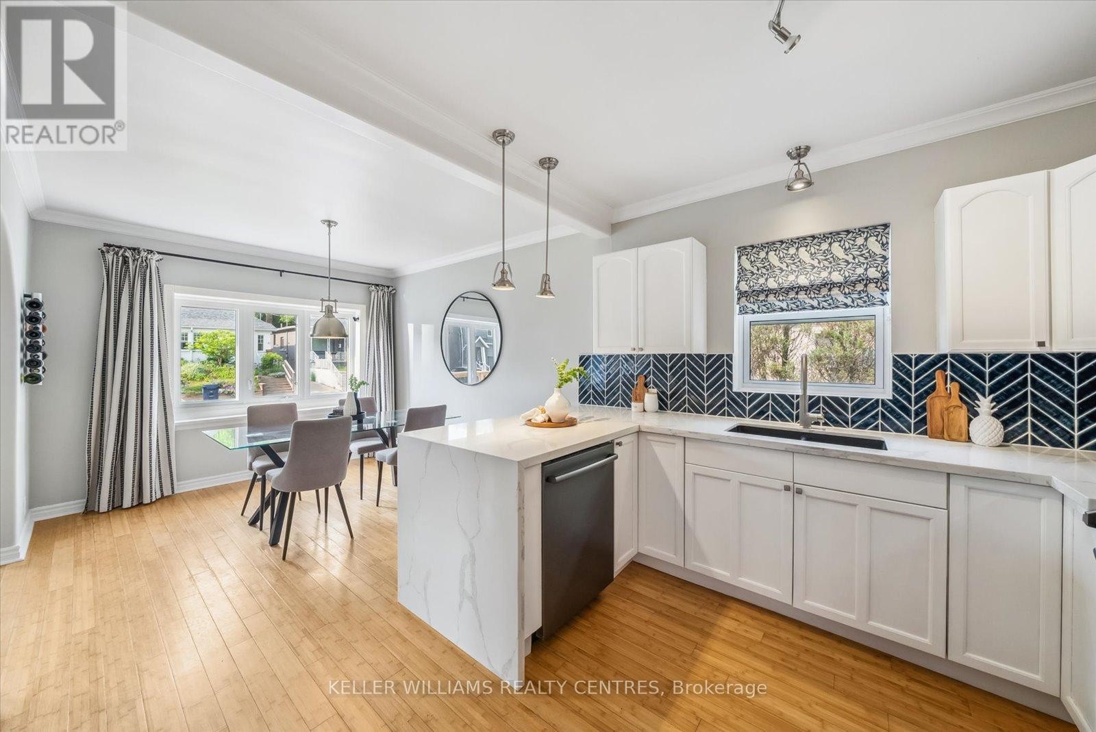 












13 VILLA ROAD

,
Toronto (Long Branch),




Ontario
M8W1M4

